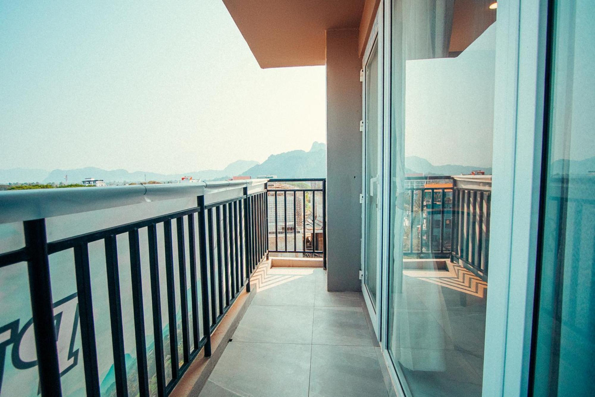 The Elephant Crossing Hotel Vang Vieng Exterior photo